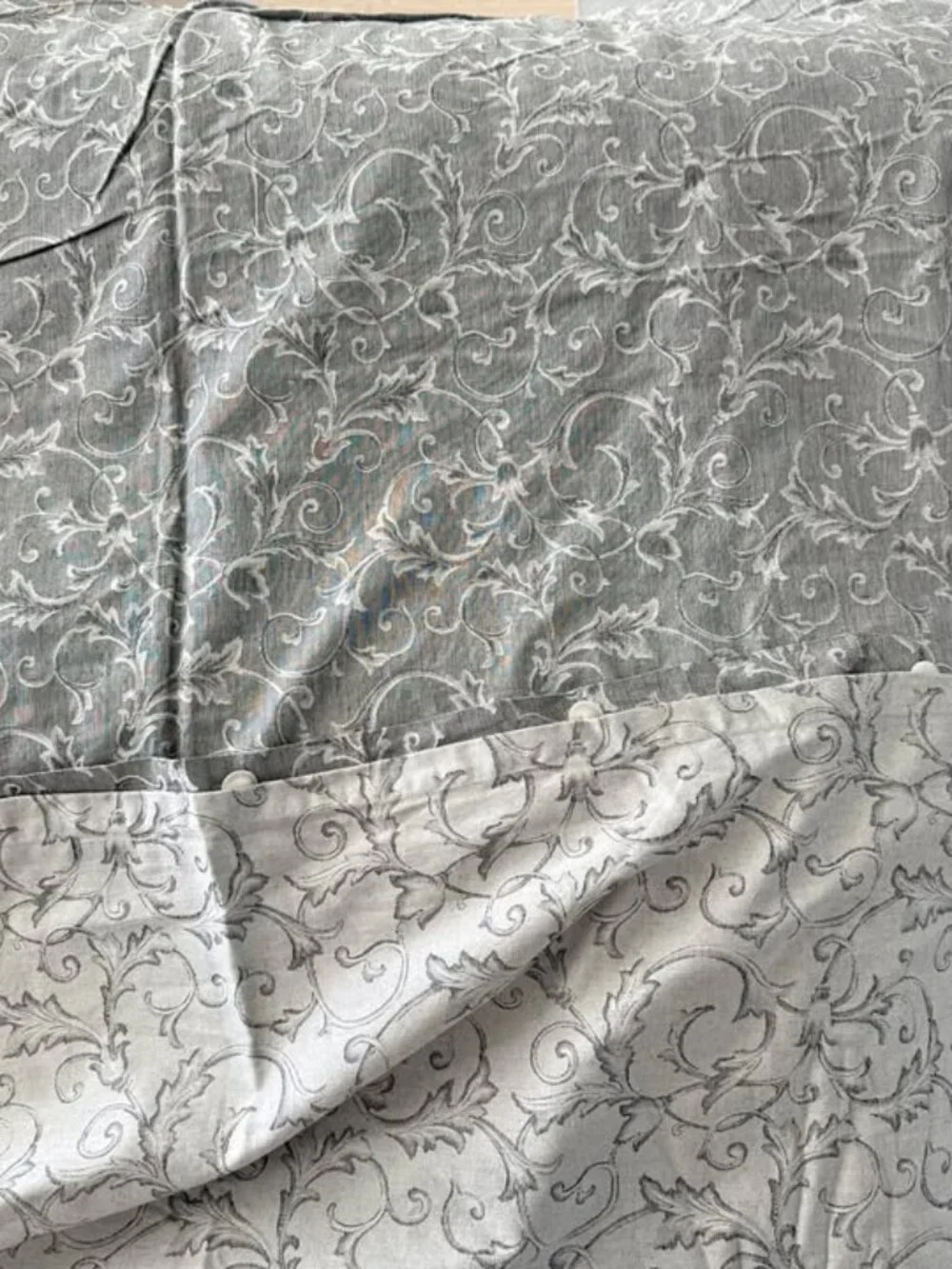 Yves Delorme Gaura Grey F/Q Reversible Duvet Cover Set. $700